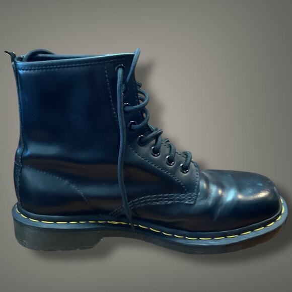 Women's Size 8 DR. MARTENS 11822 Black Leather Combat Boots Excellent Condition - Picture 6 of 13